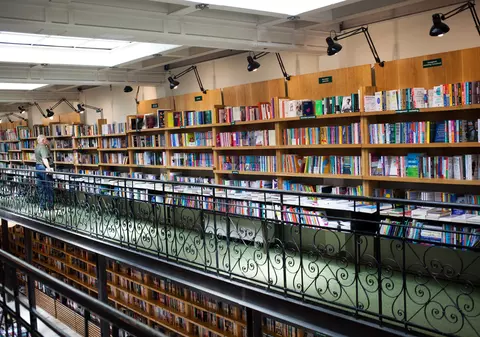 De ce Marcel Ciolacu nu salvează piața editorială de la faliment cu o plafonare sau o compensare?  