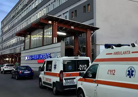 Spitalul de Urgență din Târgoviște pune anunțuri de angajare pe stâlpii din București. „Căutăm medici specialiști UPU-SMURD / SJU Târgoviște”
