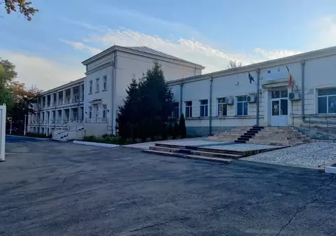 O asistentă medicală din Galați, reținută sub acuzația că a furat bani, bunuri şi vouchere de vacanţă de la colegi și de la pacienți