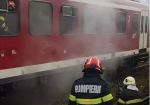 Incendiu într-un tren, la Titu. Pasagerii au fost evacuați