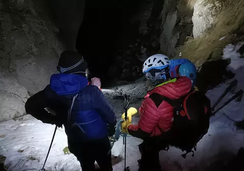 33 de persoane evacuate de pe munte, în ultimele 24 de ore, anunță Salvamont România. O studentă cehă a crezut că a murit și i-a întrebat pe salvatori dacă a ajuns în Rai