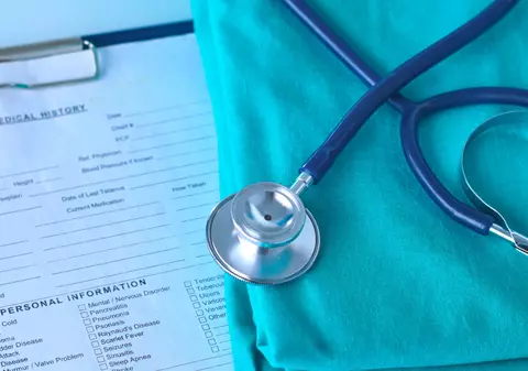 Diplome false de asistenți medicali, obținute de italieni care nici nu știu limba română. Ce au descoperit autoritățile