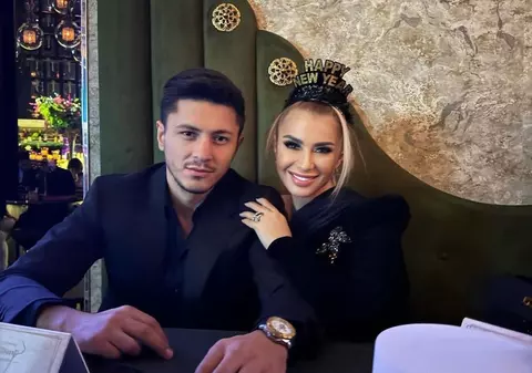 Cum își petrece timpul fiul impresarei Anamaria Prodan cu iubitul acesteia, Ronald Gavril. „Îl învaţă, chiar i-a spus că e important”