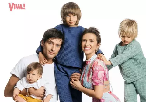 Adela Popescu a fost de acord ca bunicii să îi educe copiii cum vor: „Alergau, trânteau, urlau”. Vedeta are 3 băieți