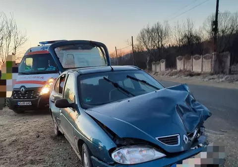 Accident cu patru victime pe un drum din Argeș, în care au fost implicate trei mașini