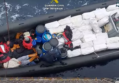 Român arestat, după ce a fost găsit la bordul unei nave cu peste 4 tone de cocaină, în largul Insulelor Canare | VIDEO