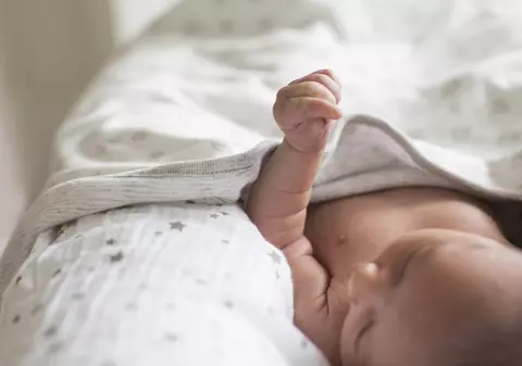 Patru femei din Republica Moldova, acuzate că au convins o ucraineancă să-și vândă bebelușul unui cuplu din România