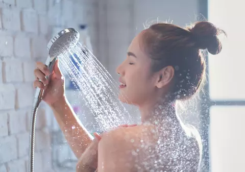 Când e bine să faci duş, dimineaţa sau seara