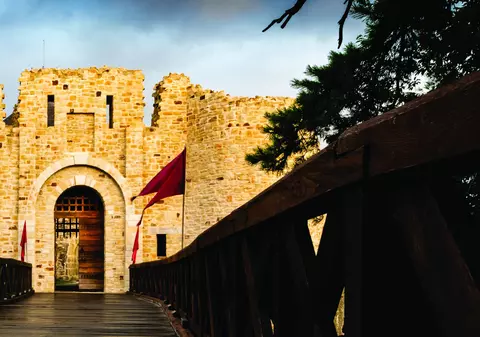 Cetatea de Scaun a Sucevei va fi redeschisă pentru vizitare începând de mâine, după ce a fost refăcut podul de acces