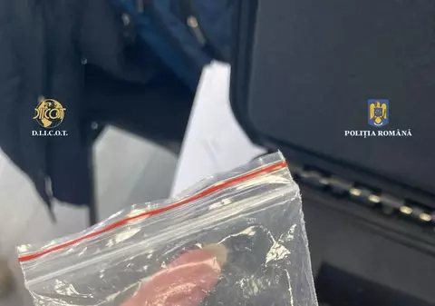Trei persoane au fost arestate în București pentru trafic de droguri de mare risc