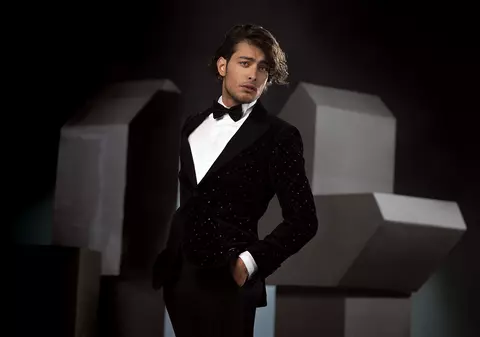 Importanța unui costum de mire elegant