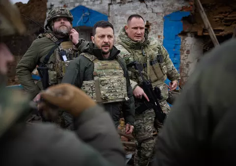 Război în Ucraina, ziua 711 | Volodimir Zelenski a vizitat trupele de pe frontul sud-estic. Zeci de morţi în atacul de la brutăria din Luhansk, acuză Moscova