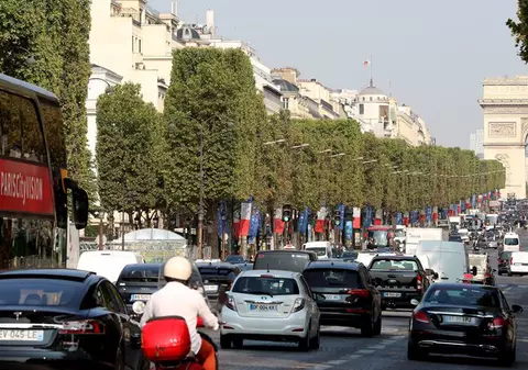 Franța renunță la schema de ajutor pentru închirierea mașinilor electrice, din cauza cererii uriașe. „Este o victimă a succesului său”