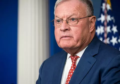 Un fost consilier al lui Trump vrea ca țările NATO care nu alocă 2% din PIB pentru apărare să nu mai beneficieze de Articolul 5 al alianței