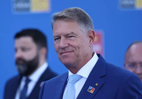România a anunțat aliații NATO că îl propune pe Klaus Iohannis pentru funcția de secretar general al Alianței, dezvăluie o jurnalistă Bloomberg