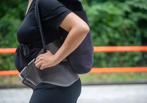 O femeie din Italia a păcălit statul cu peste 100.000 de euro, mințind că a născut cinci copii