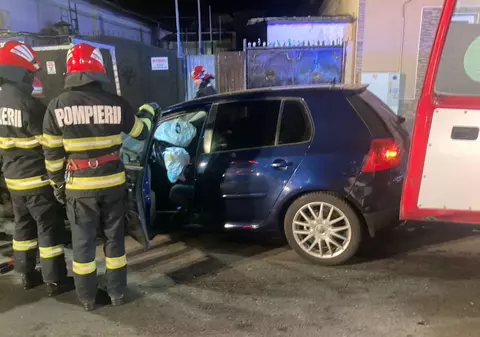 Accident cu trei victime pe o stradă din Galați. O persoană a rămas încarcerată