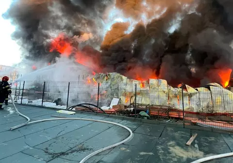 Incendiu puternic la un depozit din Cluj-Napoca. A fost emis mesaj Ro-Alert