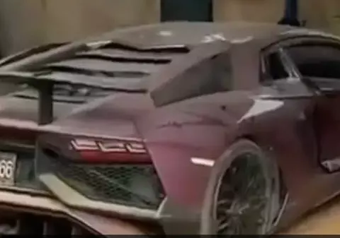 Misterul din jurul unui Lamborghini de 350.000 de euro descoperit abandonat în jungla din Myanmar