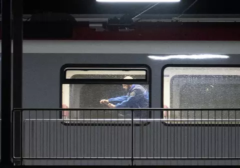 Toți pasagerii unui tren din Elveția au fost luați ostatici de un iranian. Poliția l-a ucis după 4 ore: „Nici terorist, nici jihadist”