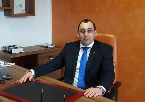 Primar din județul Suceava condamnat pentru abuz în serviciu, după ce a plătit de două ori mai mulți bani pentru mobilarea căminelor culturale