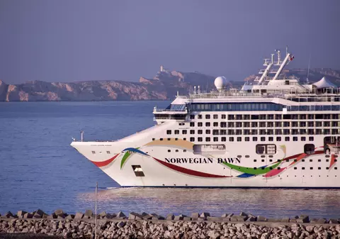 Un vas de croazieră cu peste 3.000 de oameni la bord este blocat în largul Mauritius. Mai mulți pasageri, suspectați de holeră