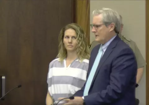 Femeie din SUA, condamnată până la 60 de ani de închisoare, după ce și-a abuzat copiii pentru faimă pe Youtube