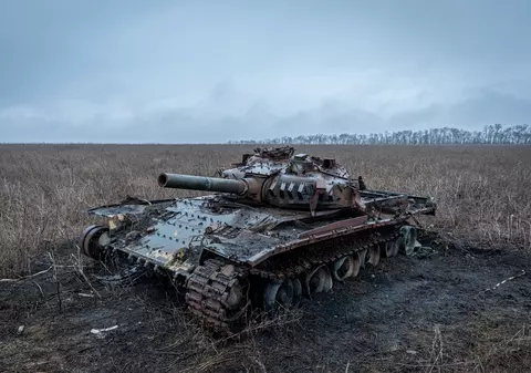 Rusia se bazează pe stocurile vechi după ce a pierdut un număr „uluitor” de 3.000 de tancuri în Ucraina, conform unui important centru de cercetări militare