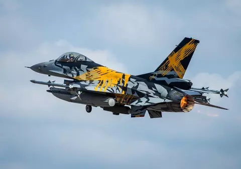 Încă șase avioane de luptă F-16 olandeze vor sosi în România în următoarele luni, anunță ministrul apărării