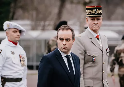 Franța crește cheltuielile cu apărarea pentru a atinge de anul acesta pragul de 2% din PIB impus de NATO