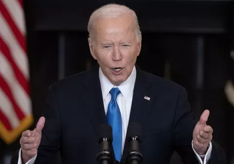 Joe Biden denunță afirmațiile „periculoase și rușinoase” ale lui Trump despre NATO și cere adoptarea „rapidă” a sprijinului pentru Ucraina