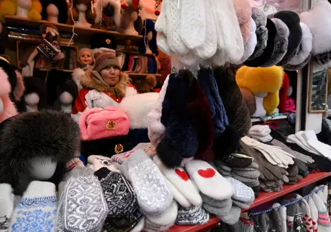 „Îl iubim pe Putin”. Paradă cu BMW-uri, întâlniri romantice și „atac legislativ” de Ziua Îndrăgostiților, în Rusia | VIDEO