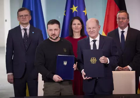 „Acord istoric" între Scholz și Zelenski, alături de un sprijin militar de un miliard de euro. Germania va fi, în premieră, garant al securității Ucrainei