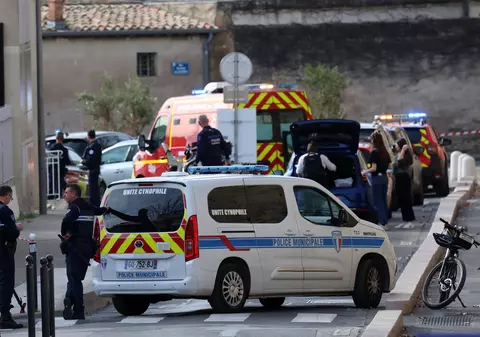 Un elev de liceu din Franța a fost arestat după ce a amenințat că „îi va tăia beregata” unui profesor