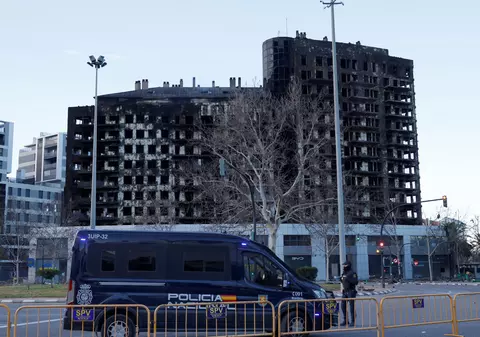 Două românce care locuiau în blocul care a ars în Valencia sunt de negăsit, spune administratorul imobilului. MAE: Autoritățile spaniole nu au confirmat