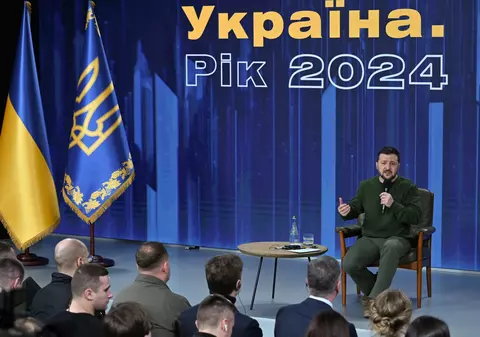 La startul celui de-al treilea an de război, Zelenski exclude negocieri directe cu Putin: „Poți să vorbești cu un om surd? Cu unul care își ucide oponenții?”. Câți soldați a pierdut Ucraina