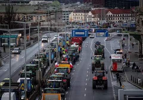 Protest al fermierilor din Cehia față de politicile agricole ale UE. Tractoare, în centrul orașului Praga