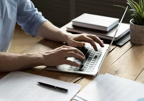 Despre școală, fără ipocrizie. Cum a fost corectura la simularea digitală? Observații de la firul ierbii ale unui profesor de limba română