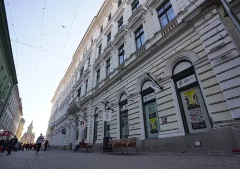 Actriţă rănită pe scena Teatrului German din Timișoara, după ce un decor s-a prăbuşit peste ea în timpul spectacolului