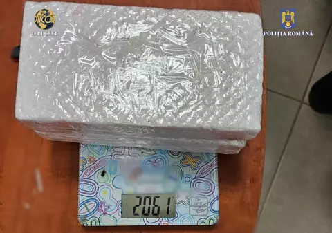 Un bărbat a fost prins la Timișoara în timp ce vindea două kilograme de cocaină cu 70.000 de euro