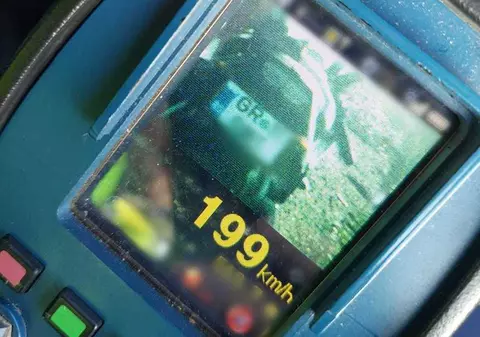 Un motociclist a fost surprins de radar pe un drum din Giurgiu cu 199 km/h. Ce sancțiuni a primit