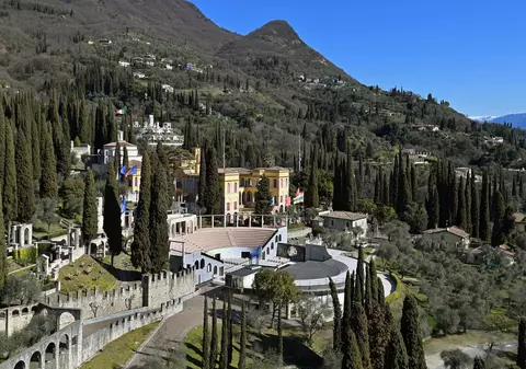 Zeci de statuete din aur şi bijuterii de un milion de euro, furate dintr-un muzeu de lângă Lacul Garda, nordul Italiei