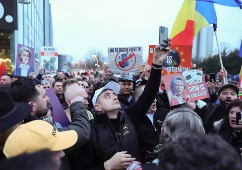 De ce votează tinerii AUR și ce ascunde acest vot? „Trăim într-o lume construită și condusă de decrețeii ajunși aproape de pensie. Tinerii nu se regăsesc în ea”