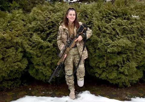 Lunetistă ucraineană cu piciorul amputat, la 25 de ani, aruncată în aer de o mină: „Cel mai rău e să fii capturat, nu să fii rănit!”