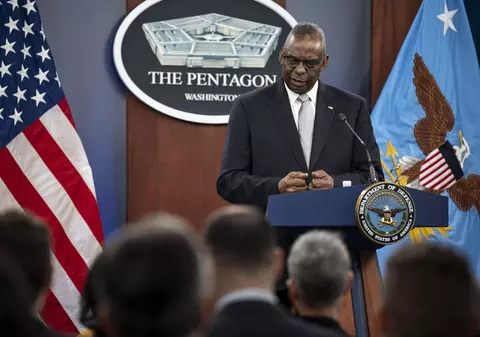 „Dacă Ucraina pierde, NATO se va lupta cu Rusia”. Șeful Pentagonului vorbește despre posibila înfrângere a Ucrainei