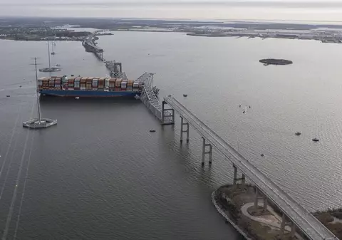 Șase muncitori care astupau gropi în asfalt pe podul prăbușit din Baltimore se presupune că sunt morți, după ce au căzut în apă