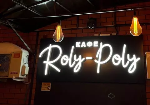 Spectacol de striptease de Ziua Apărătorului Patriei, într-un oraș rusesc aflat la 25 de kilometri de linia frontului din Ucraina. Localnicii cer închiderea barului