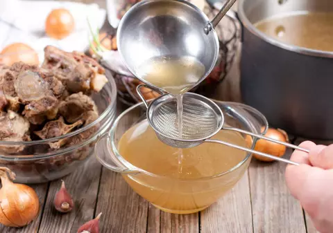 Ce este bulionul de oase şi cum se obţine