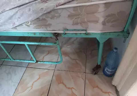 Cei 93 de bătrâni, ținuți în condiții inumane, unii dintre ei cu râie, într-un azil în Prahova, transferați în alte unități