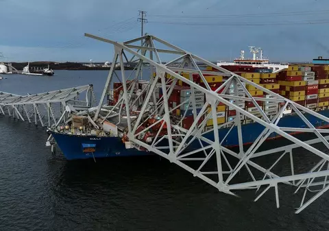 Teoriile conspirației au invadat internetul după prăbușirea podului din Baltimore. Una dintre ele, susținută de Andrew Tate: „Eveniment black swan!”